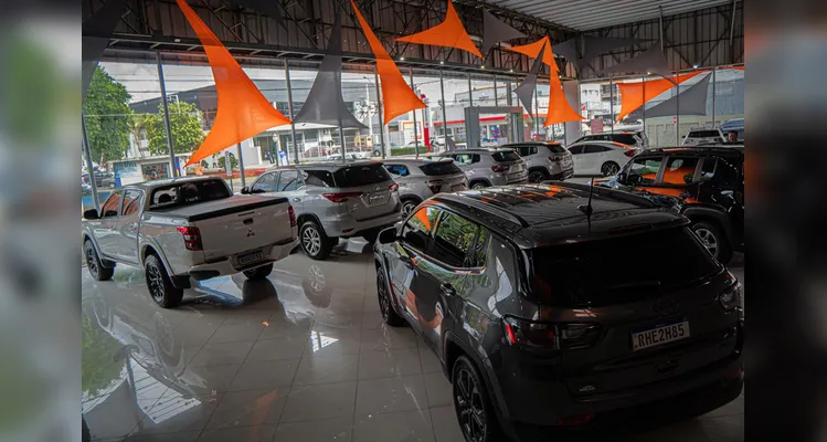 Loja conta com grande variedade de veículos, de diversas marcas