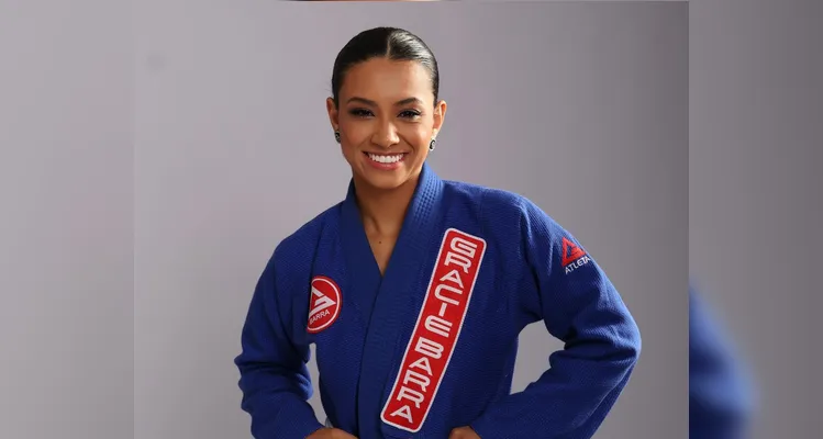 Natural de Ponta Grossa, ela acumula oito títulos de Miss desde 2020