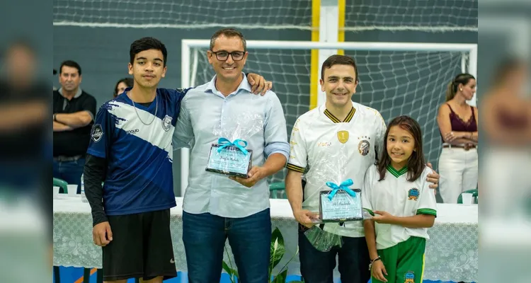 Esta é a segunda quadra inaugurada na cidade de Ipiranga com apoio do deputado federal em pouco mais de seis meses.