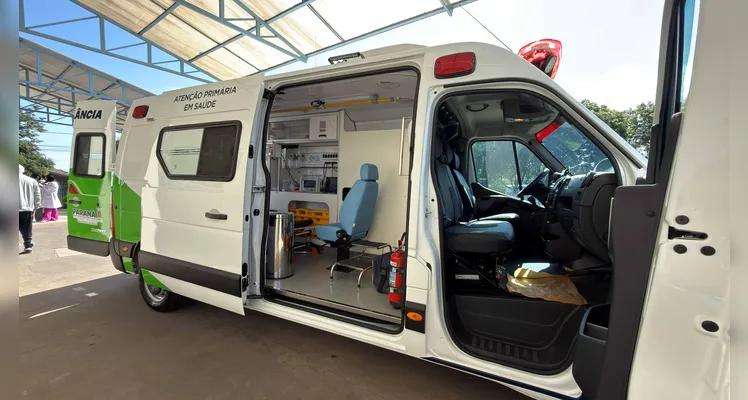 Castro recebe nova ambulância com UTI Móvel para transporte de pacientes da UPA