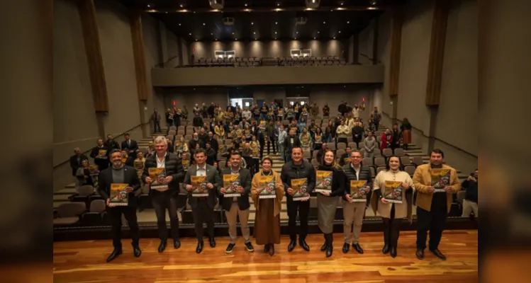 O Livro-Anuário Caminhos dos Campos Gerais é um produto do Grupo que valoriza a região
