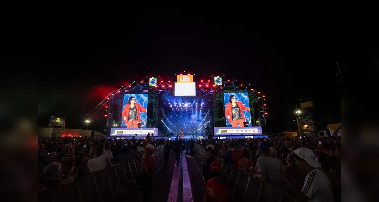 Roberta Miranda e Raça Negra transformam Pontal em palco de emoções