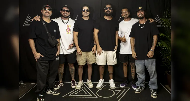 Kamisa 10 e Atitude 67 protagonizaram noite de pagode em Pontal do Paraná.