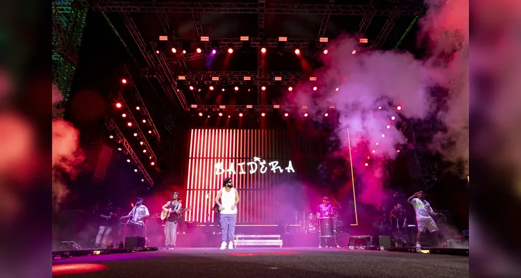 Kamisa 10 e Atitude 67 protagonizaram noite de pagode em Pontal do Paraná.