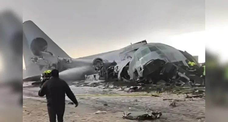 Avião da Força Aérea da Bolívia cai e deixa ao menos 15 mortos; veja vídeo