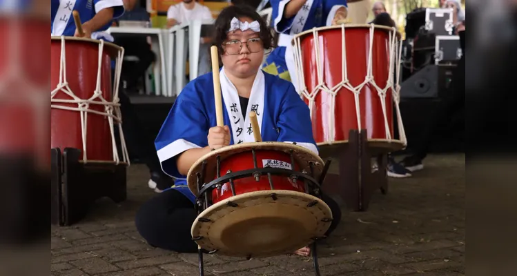 Ação teve apresentações ao público que estava no local