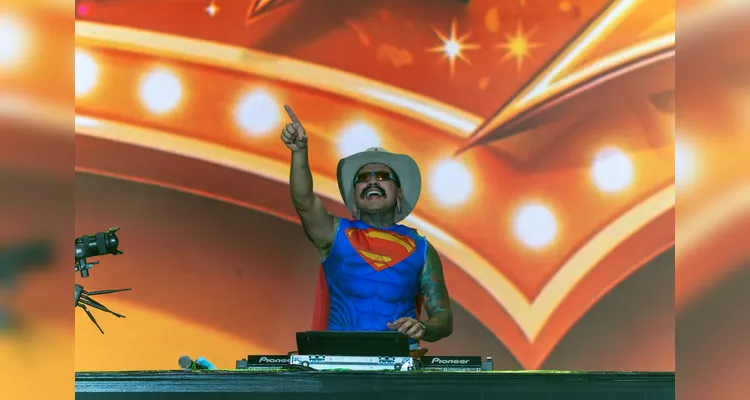 DJ Jiraya Uai em show no Verão Maior Paraná