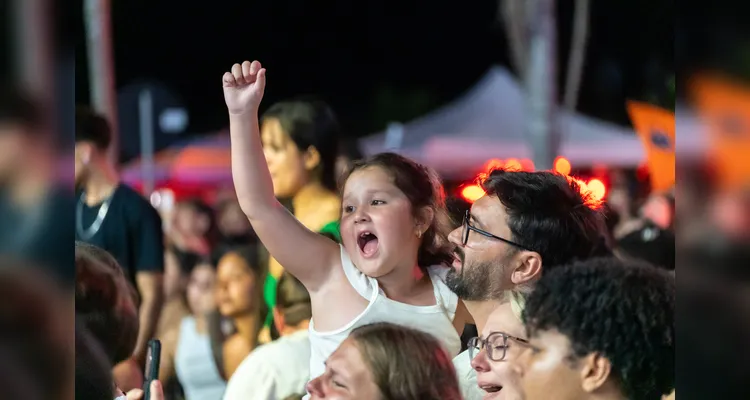 Fã mirim curte show de  DJ Jiraya Uai