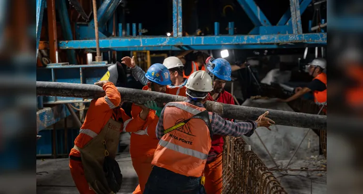 A operação foi realizada durante a noite porque a temperatura é mais estável.