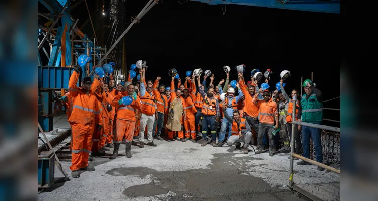 A operação foi realizada durante a noite porque a temperatura é mais estável.