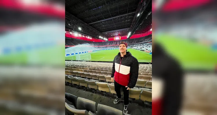 NIVER – Na última terça-feira (13), foi celebrado o aniversário do talentoso profissional da odontologia Eduardo Pianowski. Reconhecido pela dedicação e excelência no atendimento, Eduardo construiu uma trajetória marcada pelo comprometimento e profissionalismo. Da Coluna RC, votos de um novo ciclo repleto de saúde, alegrias e prosperidade.