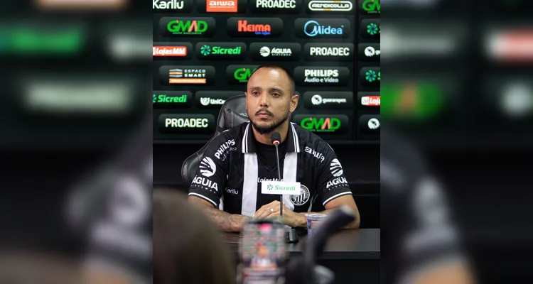 'Me reergui e voltei a fazer gols, isso me trouxe de volta', diz atacante em retorno ao Operário