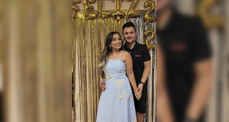 DIA DE FESTA – Nesta quinta -feira (22), Filipe Kaspczak, integrante da equipe do portal aRede, será o centro das atenções pela comemoração de seu aniversário. No registro, Filipe aparece ao lado de sua esposa, Isabelly Santos. Da Coluna RC, desejamos um novo ciclo marcado por felicidade, sucesso profissional e muitas realizações.