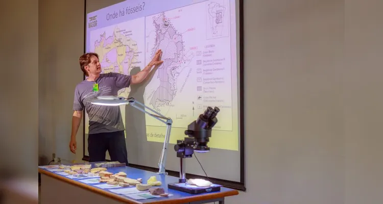 Novo acervo com 2.600 fósseis fortalece a UEPG como referência na paleontologia