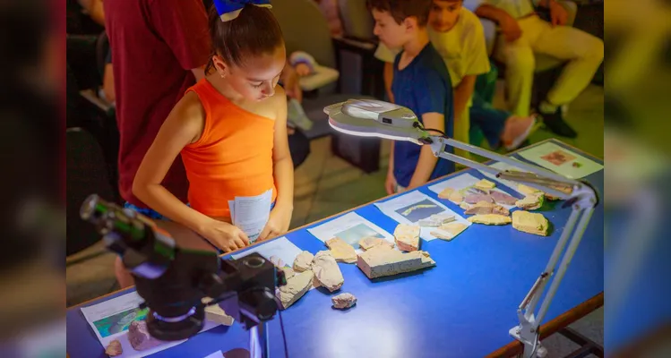 Novo acervo com 2.600 fósseis fortalece a UEPG como referência na paleontologia