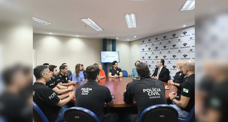 Receita Federal em Ponta Grossa presta homenagem à Polícia Civil