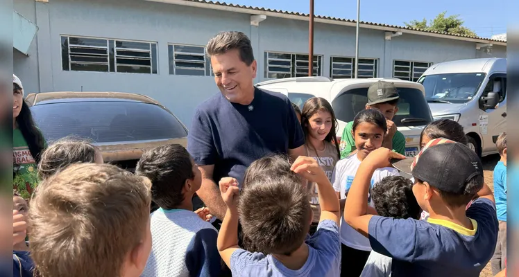 Prefeito visitou escola nesta quinta-feira (05).