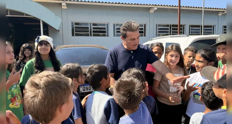Prefeito visitou escola nesta quinta-feira (05).