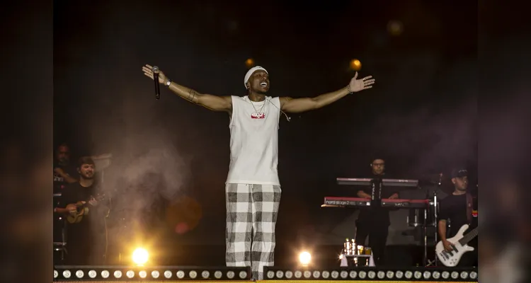 Kamisa 10 e Atitude 67 protagonizaram noite de pagode em Pontal do Paraná.