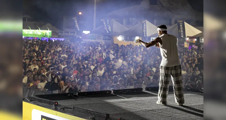 Kamisa 10 e Atitude 67 protagonizaram noite de pagode em Pontal do Paraná.