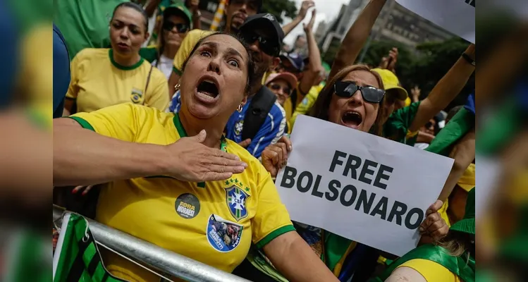 Manifestantes pedem a liberdade do ex-presidente Jair Bolsonaro