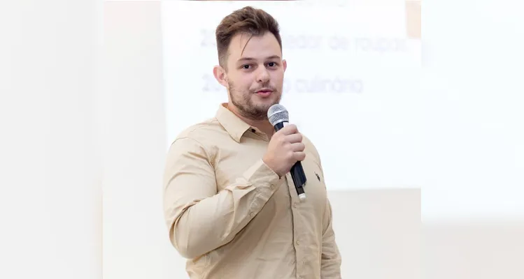 NIVER – O empresário Matheus Strauski recebeu as felicitações pela passagem de seu aniversário na última segunda-feira (12). À frente do conceituado restaurante Parrilla XV, Matheus vem conquistando cada vez mais admiradores pela experiência gastronômica que oferece. Da Coluna RC, votos de alegrias e realizações.