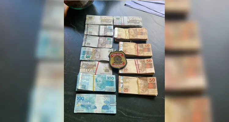 Cédulas apreendidas durante a segunda fase da operação Compliance Zero, da PF (Polícia Federal)