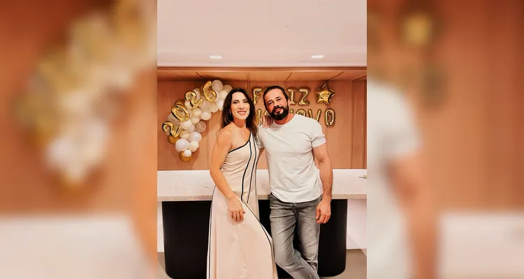 NIVER – O renomado médico Rafael Brandão, referência em cirurgia vascular, celebrou seu aniversário na última terça-feira (20), ao lado de familiares, em uma comemoração íntima e especial. No registro, aparece ao lado de sua esposa, Mara Braun, em um momento que traduz carinho e cumplicidade. Da Coluna RC, os mais sinceros votos de um futuro brilhante, com saúde, sucesso e grandes realizações.