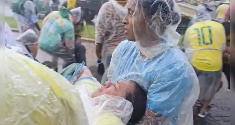 Veja resgate de feridos após raio que atingiu ato de Nikolas Ferreira