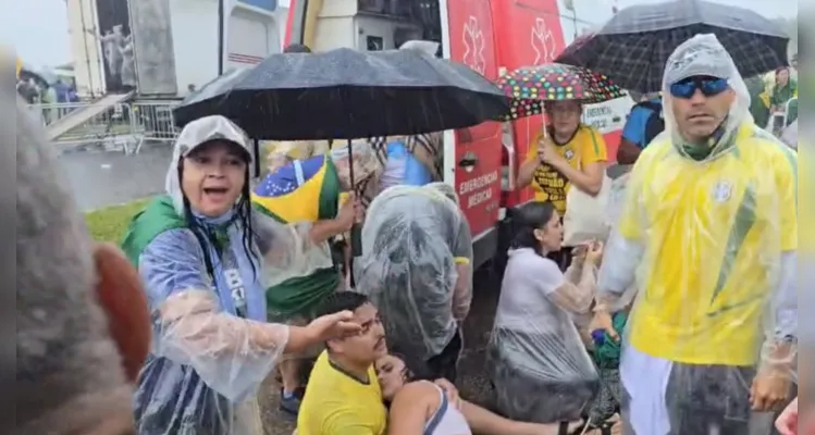 Veja resgate de feridos após raio que atingiu ato de Nikolas Ferreira