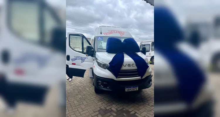 Vereador Paulo Balansin entrega van para a Associação dos Deficientes Físicos de PG