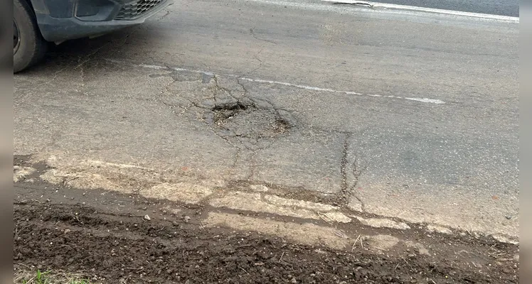 BR-376 vira 'campo minado' e motoristas cobram solução urgente em PG