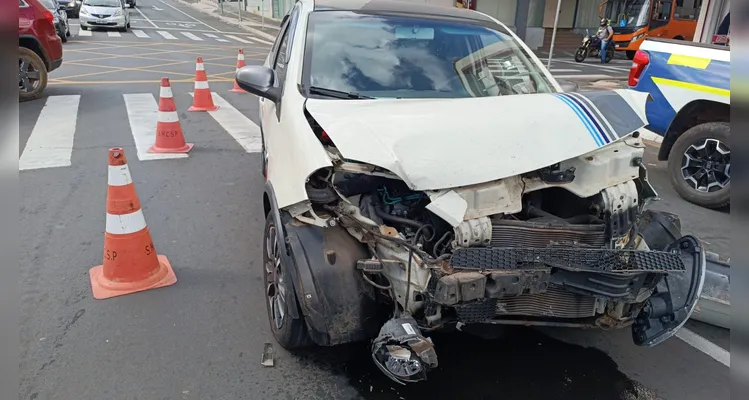 Motorista sem CNH se envolve em acidente no Centro de PG