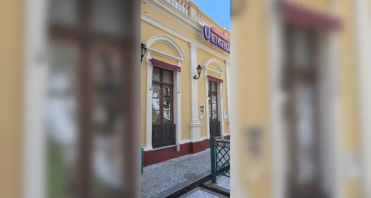 Prédio histórico de Ponta Grossa recebeu decoração especial para jogo da final