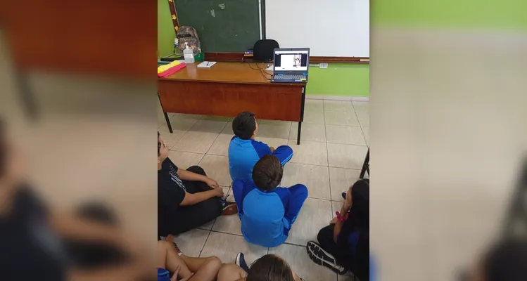 Confira os registros do trabalho com a videoaula e os cartazes.