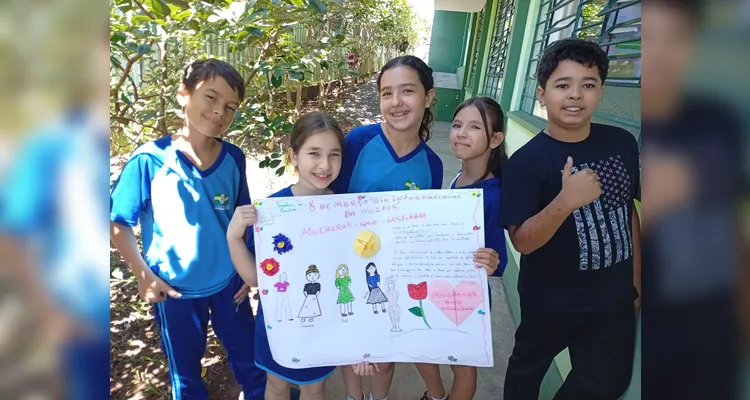 Confira os registros do trabalho com a videoaula e os cartazes.