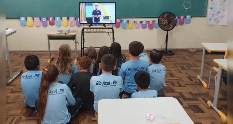 Confira os registros da homenagem e trabalho dos alunos sobre o 8 de março.