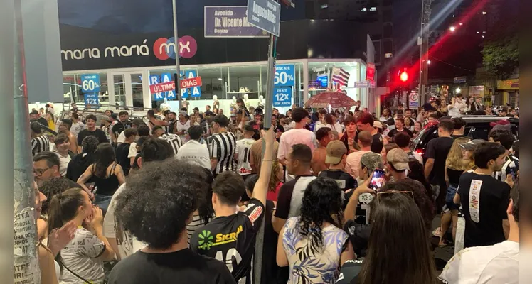 Veja fotos da festa na Avenida Vicente Machado após título do Operário
