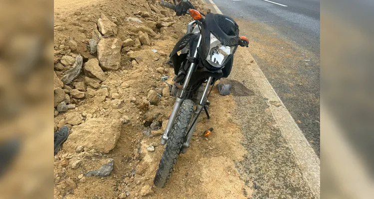 Motociclista é socorrido de helicóptero após grave acidente na BR-277 em Palmeira