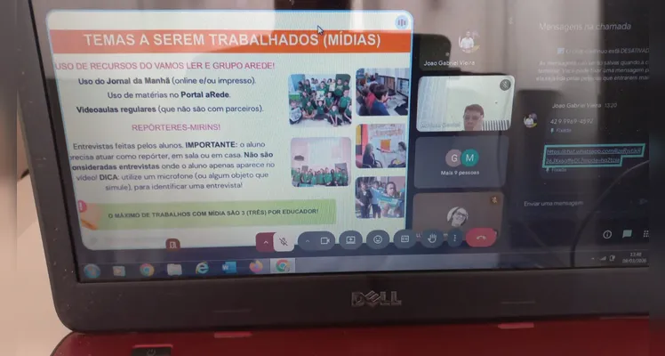 A formação ocorreu por meio da plataforma Google Meet, com transmissão a partir dos estúdios do Portal aRede. Mais de 15 educadores participaram do encontro.