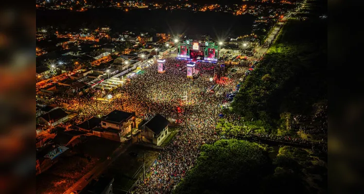 Roberta Miranda e Raça Negra transformam Pontal em palco de emoções