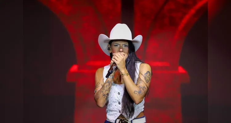 Ana Castela confirma status de fenômeno diante de 228 mil pessoas no Verão Maior Paraná