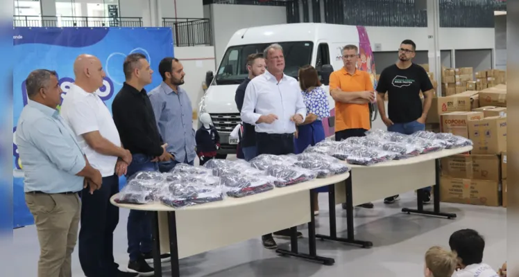 A entrega ocorrerá de forma gradual nas escolas e Centros Municipais de Educação Infantil (CMEIs).