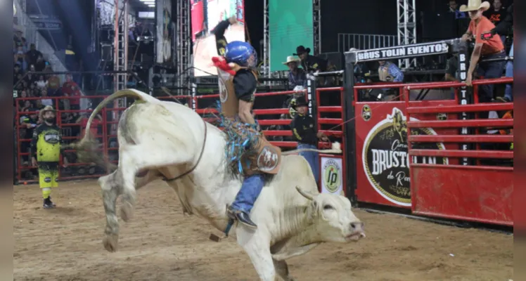 Show e rodeio lotaram o evento.