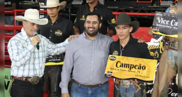 Show e rodeio lotaram o evento.