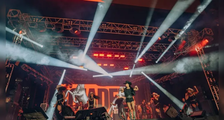 A noite foi marcada por grande público e muita animação durante o show de Ana Castela.