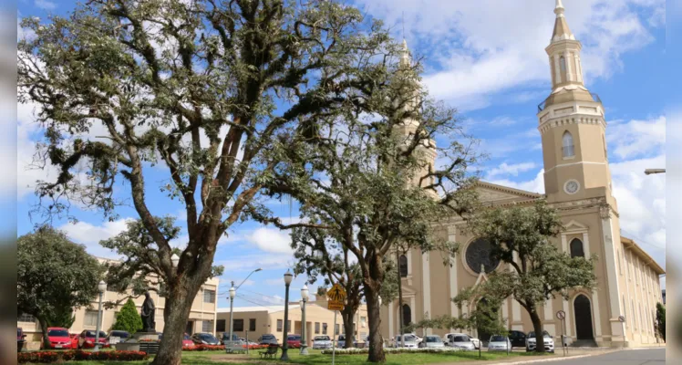 Conheça alguns dos principais pontos turísticos de Castro.