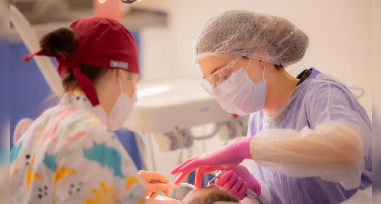 Atualmente, 105 consultórios odontológicos da UEPG atendem gratuitamente cerca de 35 mil pacientes por ano.