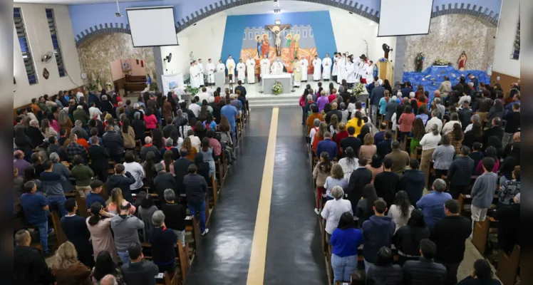 A Santa Missa do Jubileu de Ouro foi realizada na igreja matriz e presidida por Dom Bruno Elizeu Versari.