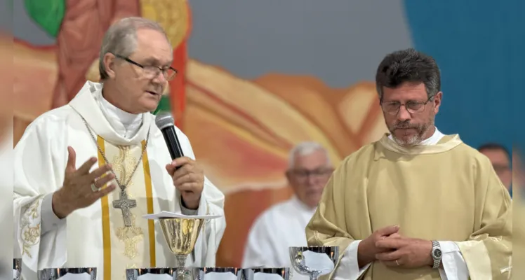 A Santa Missa do Jubileu de Ouro foi realizada na igreja matriz e presidida por Dom Bruno Elizeu Versari.